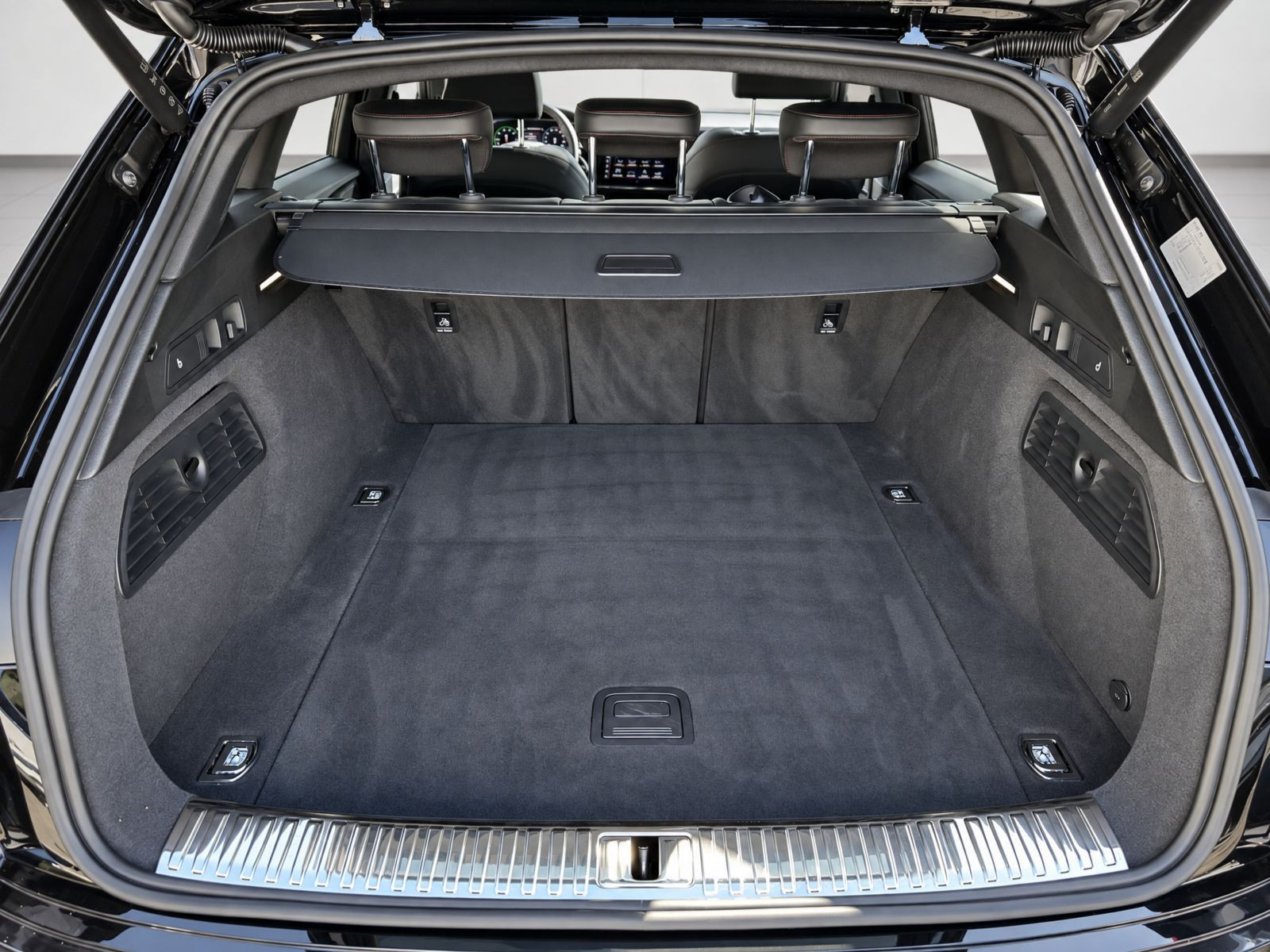 Audi Q8 e-tron S line 50 Matrix Standklima Luftfederung HuD AHK