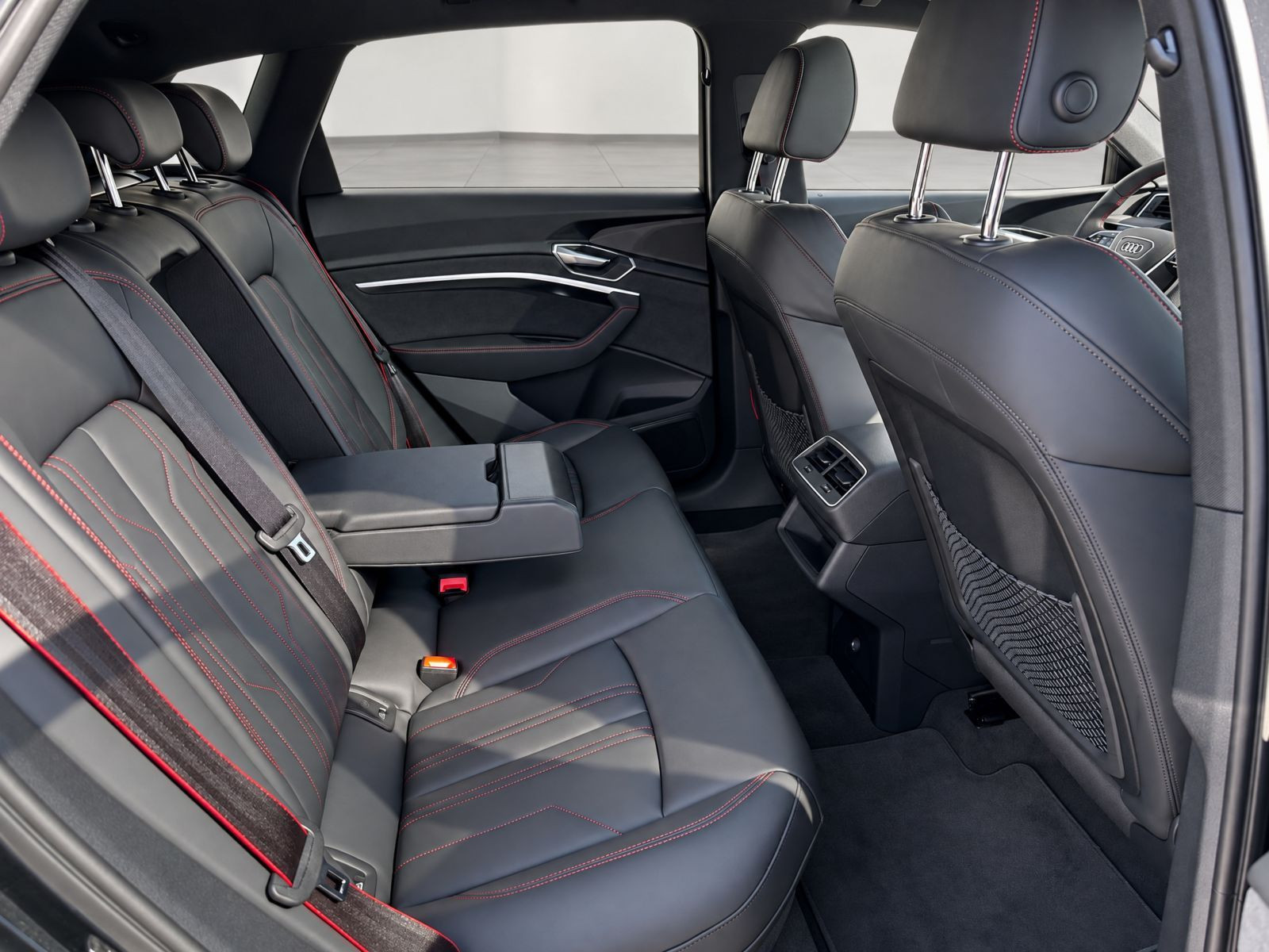 Audi Q8 e-tron S line 50 Matrix Standklima Luftfederung HuD AHK