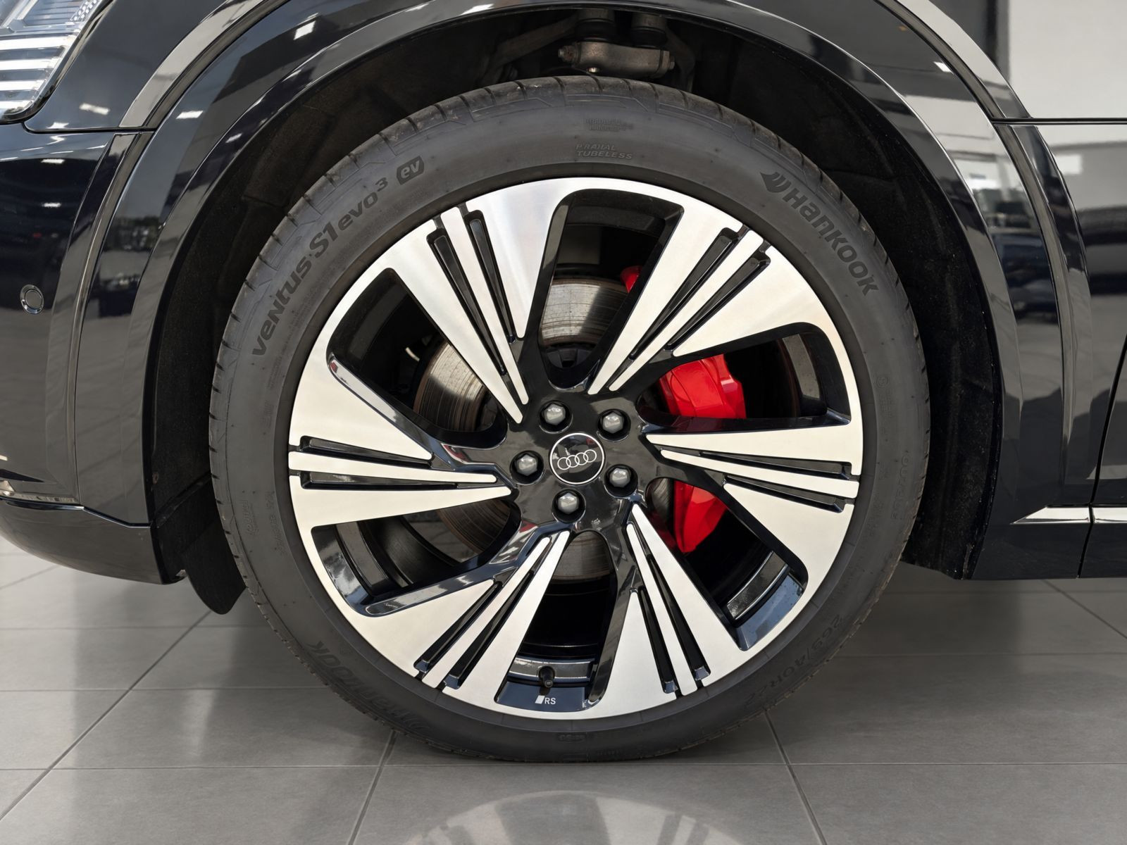Audi Q8 e-tron S line 50 Matrix Standklima Luftfederung HuD AHK