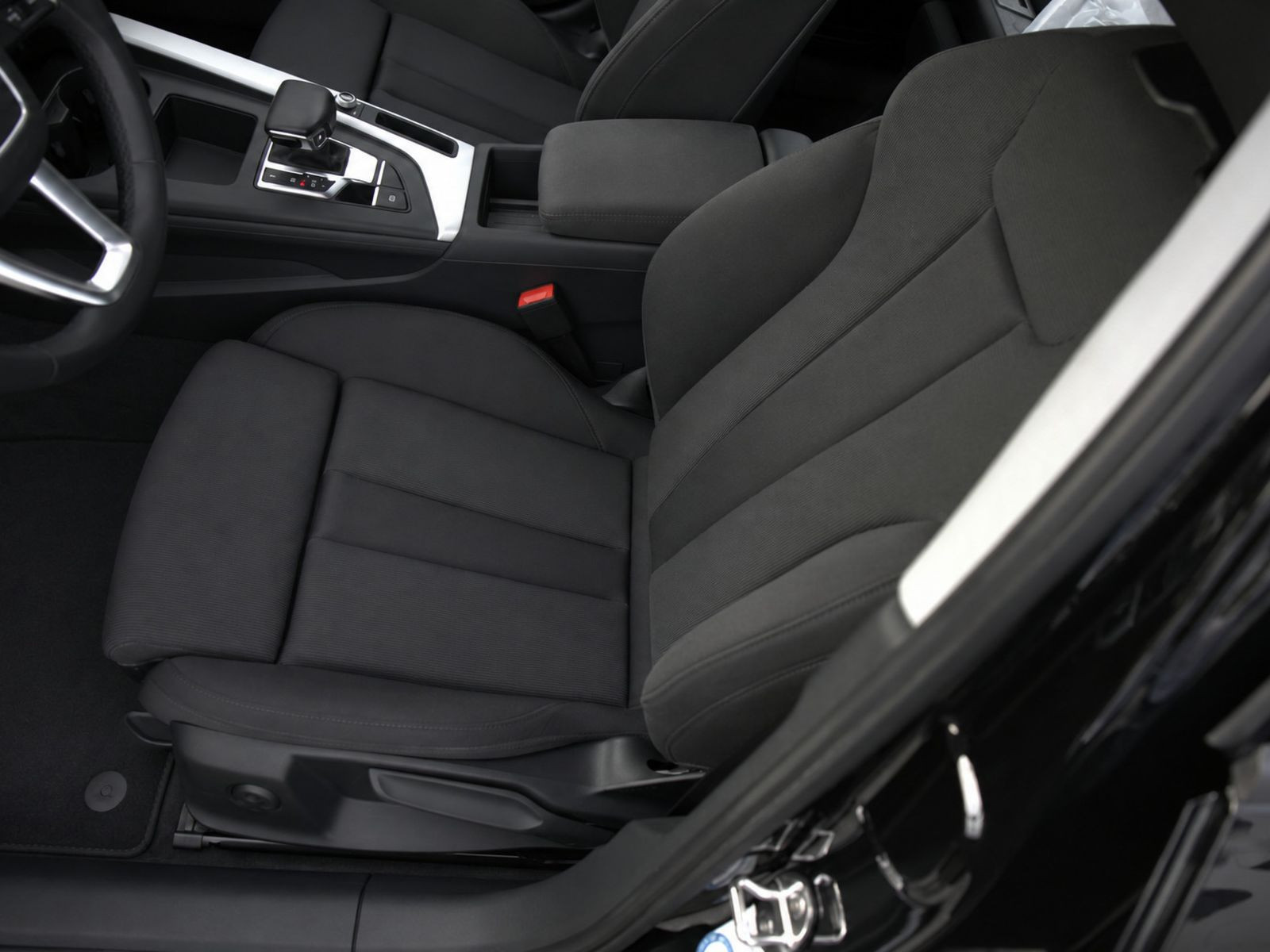 Audi A4 Avant 30TDI Stronic Navi LED ACC EPH AHK