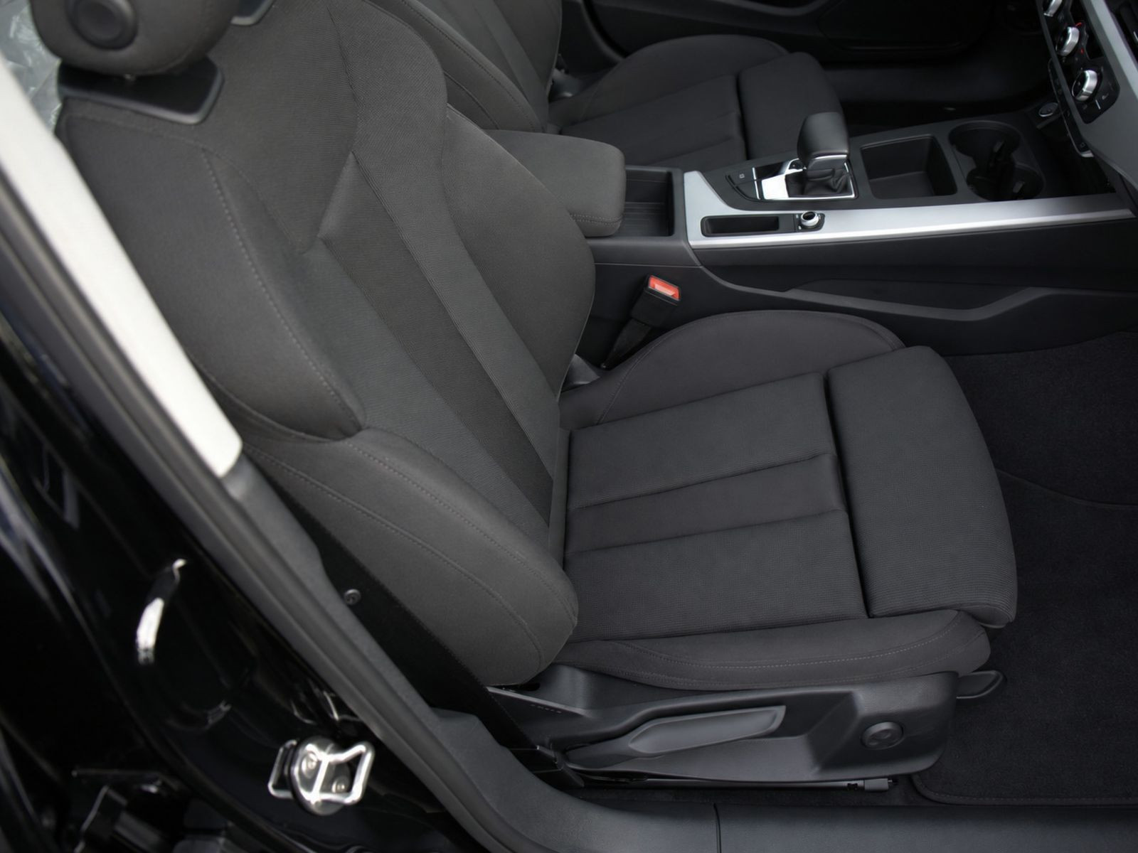 Audi A4 Avant 30TDI Stronic Navi LED ACC EPH AHK