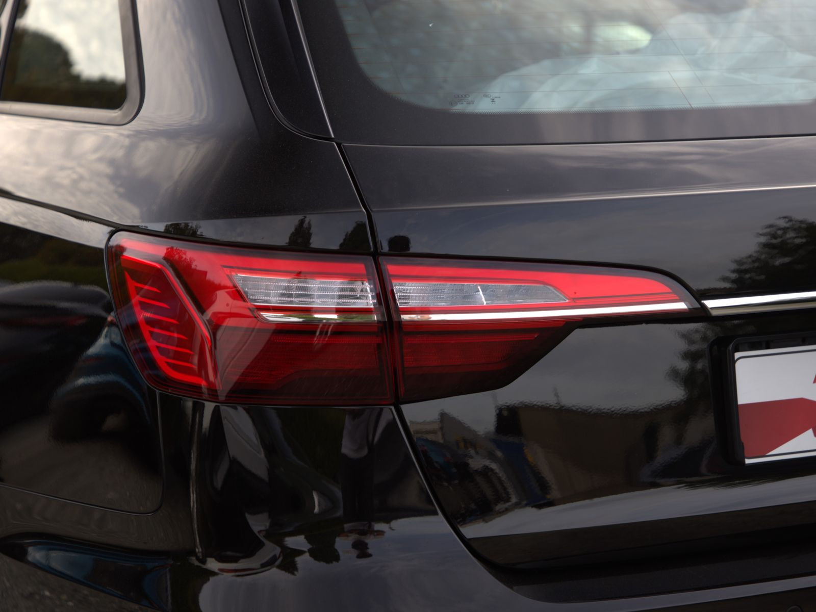 Audi A4 Avant 30TDI Stronic Navi LED ACC EPH AHK