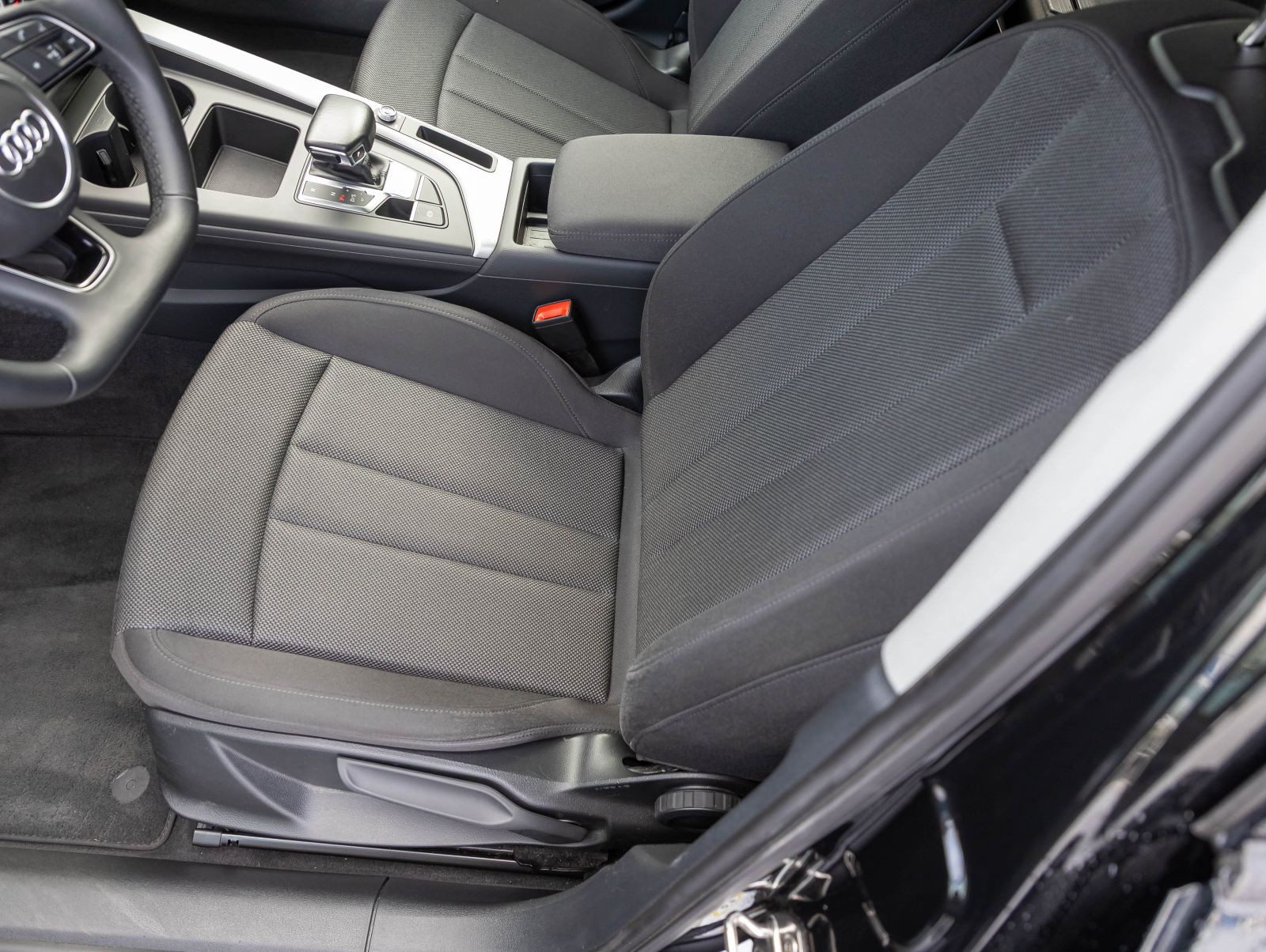 Audi A4 Avant S line 35TDI Stronic Navi LED GRA EPH