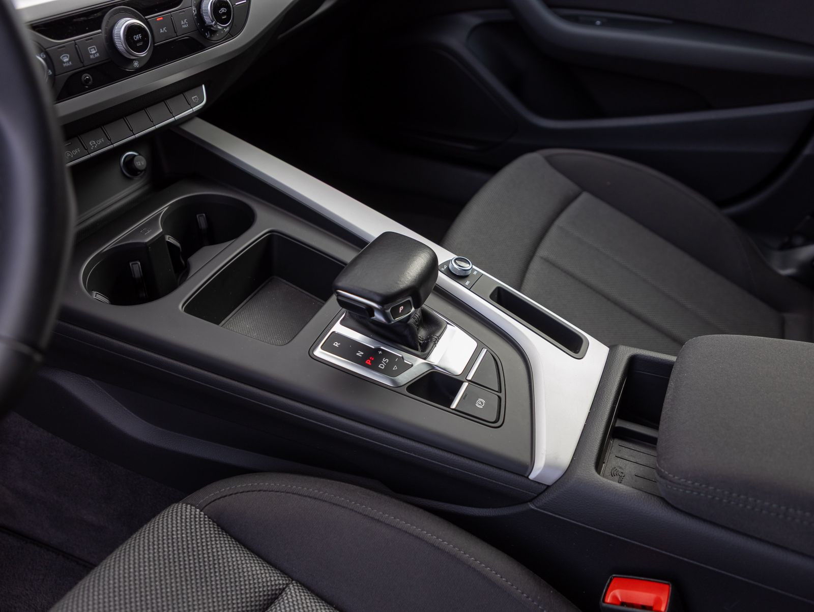 Audi A4 Avant S line 35TDI Stronic Navi LED GRA EPH