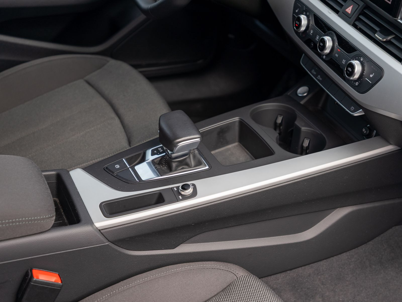 Audi A4 Avant S line 35TDI Stronic Navi LED GRA EPH
