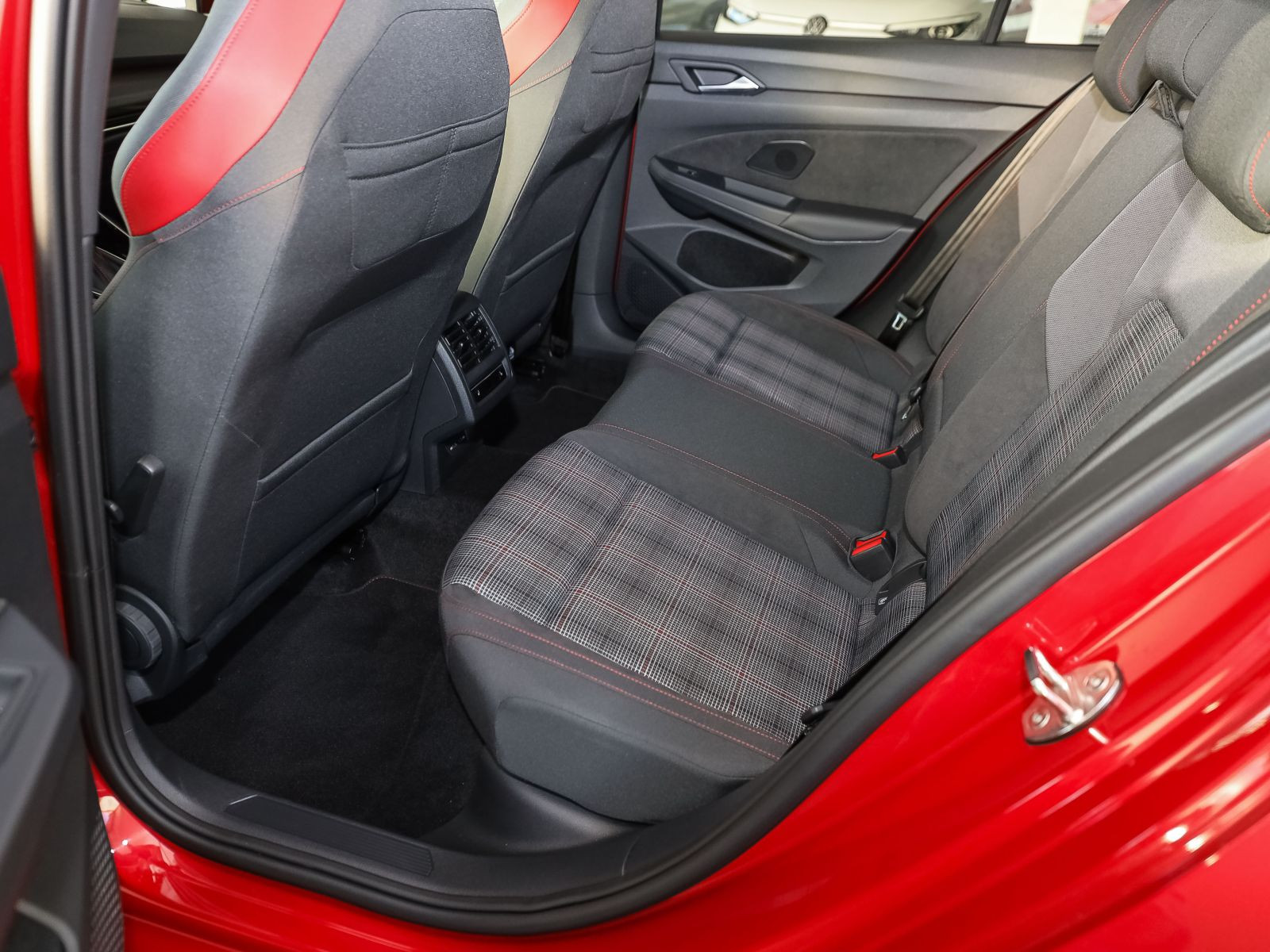 Volkswagen Golf VIII GTI 2.0TSI Navi LED Standhzg Panorama AHK