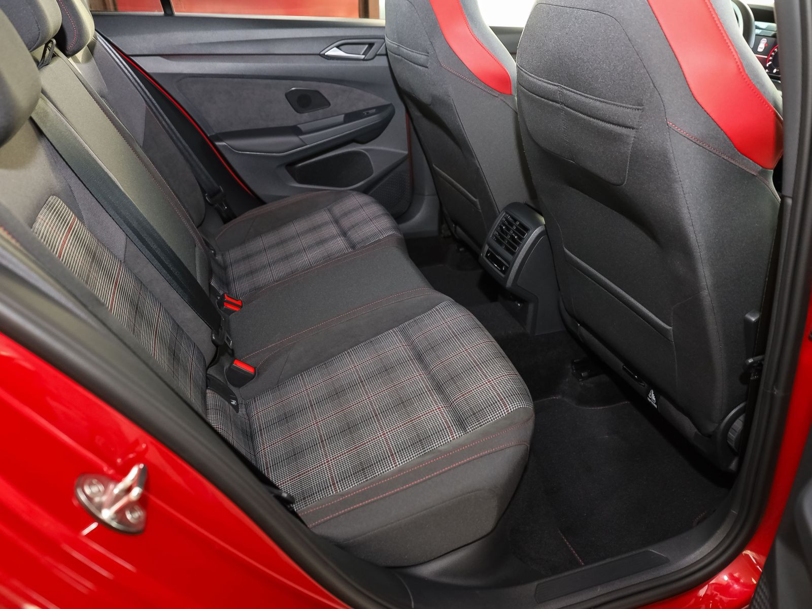 Volkswagen Golf VIII GTI 2.0TSI Navi LED Standhzg Panorama AHK