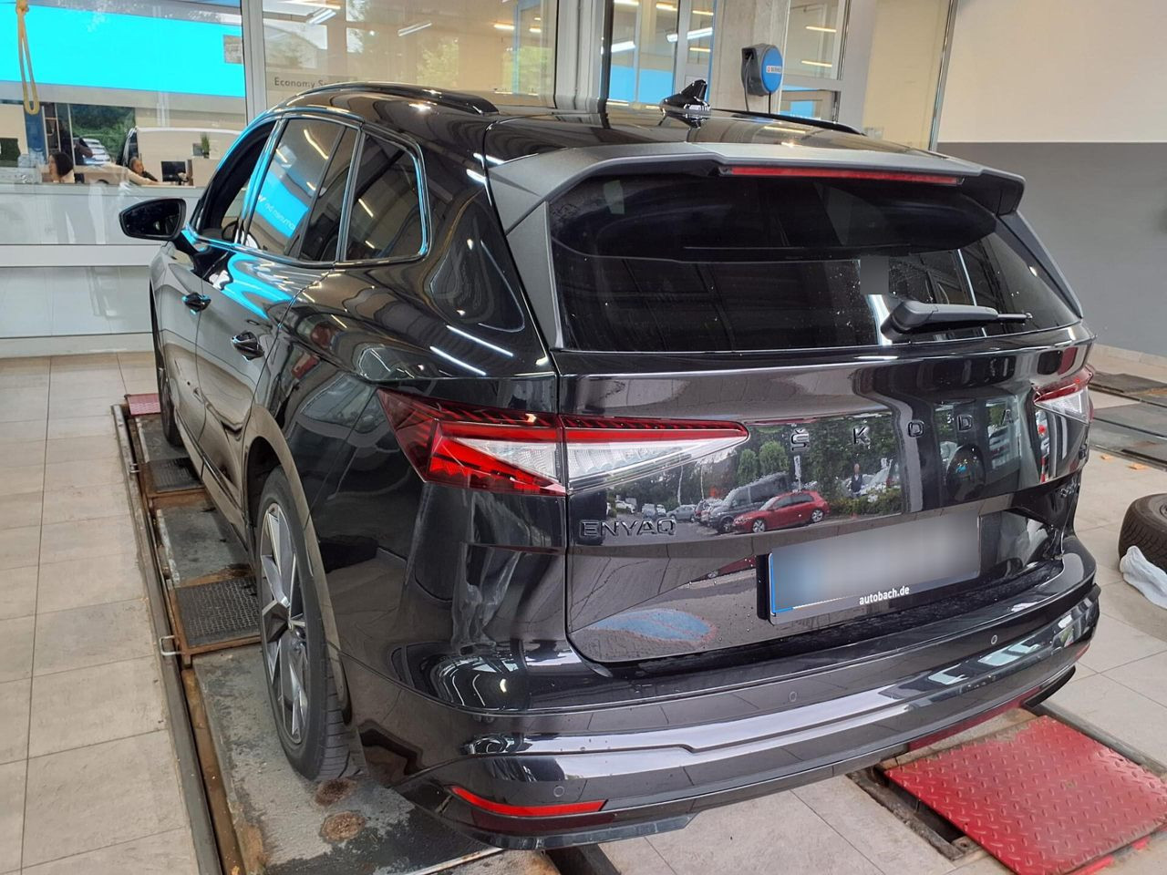 Skoda Enyaq iV HuD Navi LED AHK ACC EPH KESSY