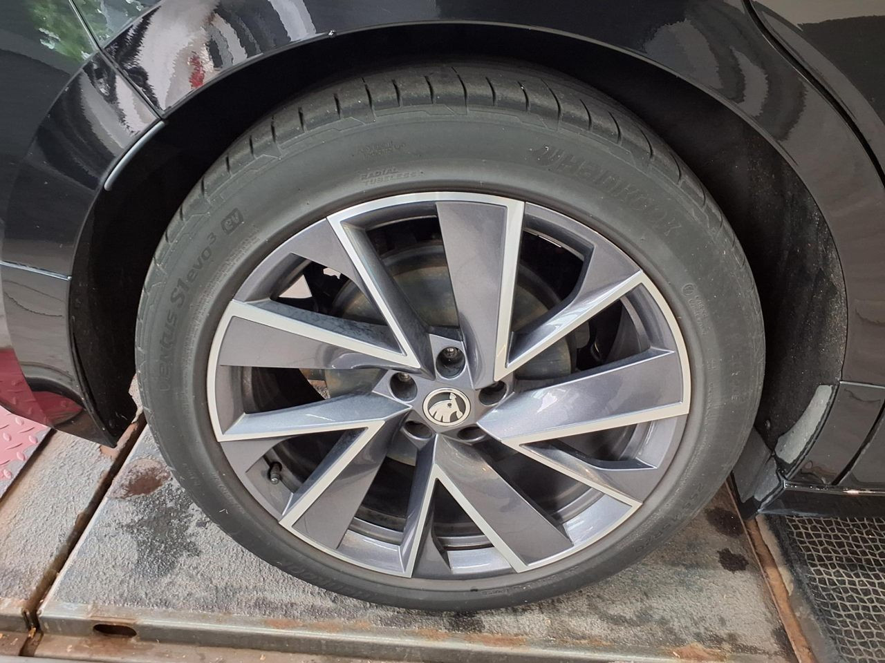 Skoda Enyaq iV HuD Navi LED AHK ACC EPH KESSY