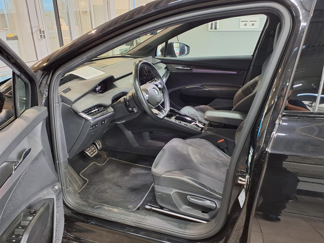 Skoda Enyaq iV HuD Navi LED AHK ACC EPH KESSY