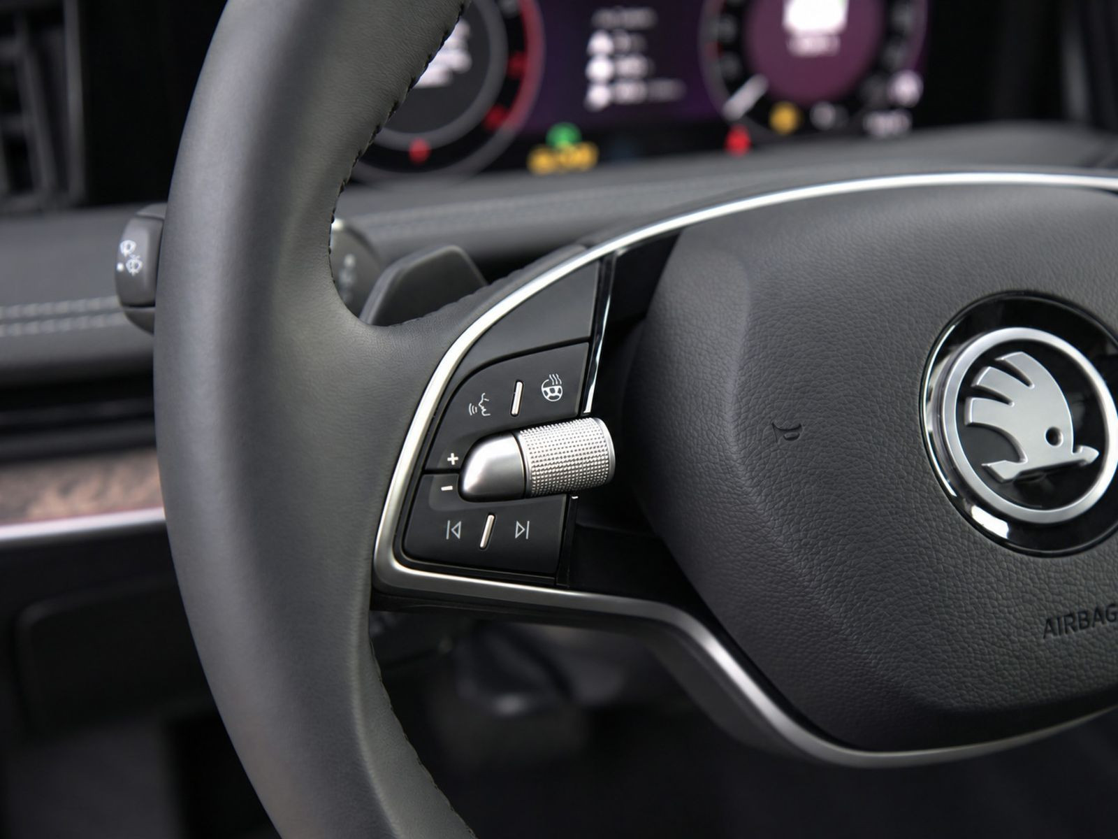 Skoda Superb Combi L&K 2.0TSI 4x4 HuD ACC Panorama LED