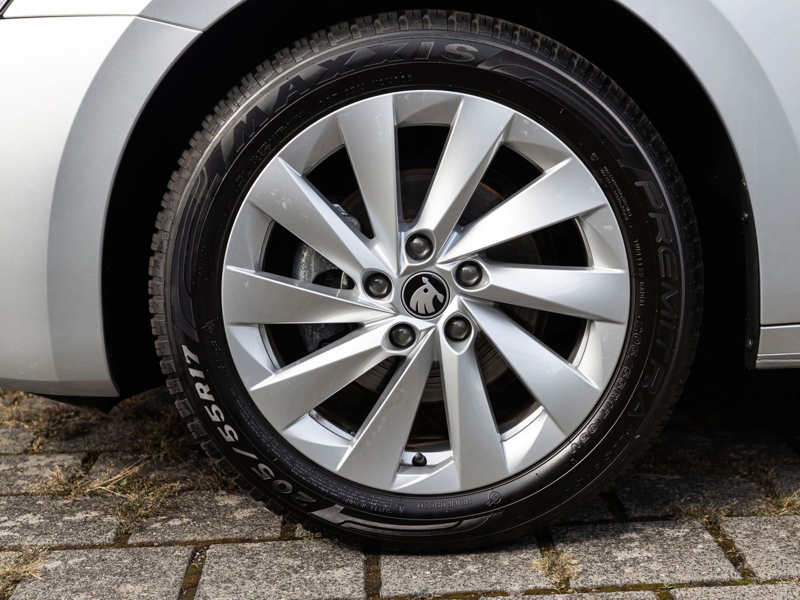 Skoda Octavia Combi Selection 2.0TDI LED ACC AHK Navi