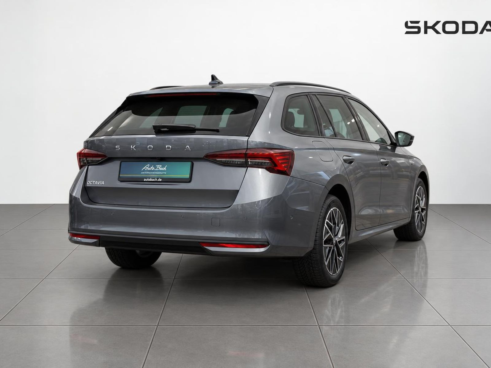 Skoda Octavia Combi Tour 2.0 TDI Navi LED HuD ACC