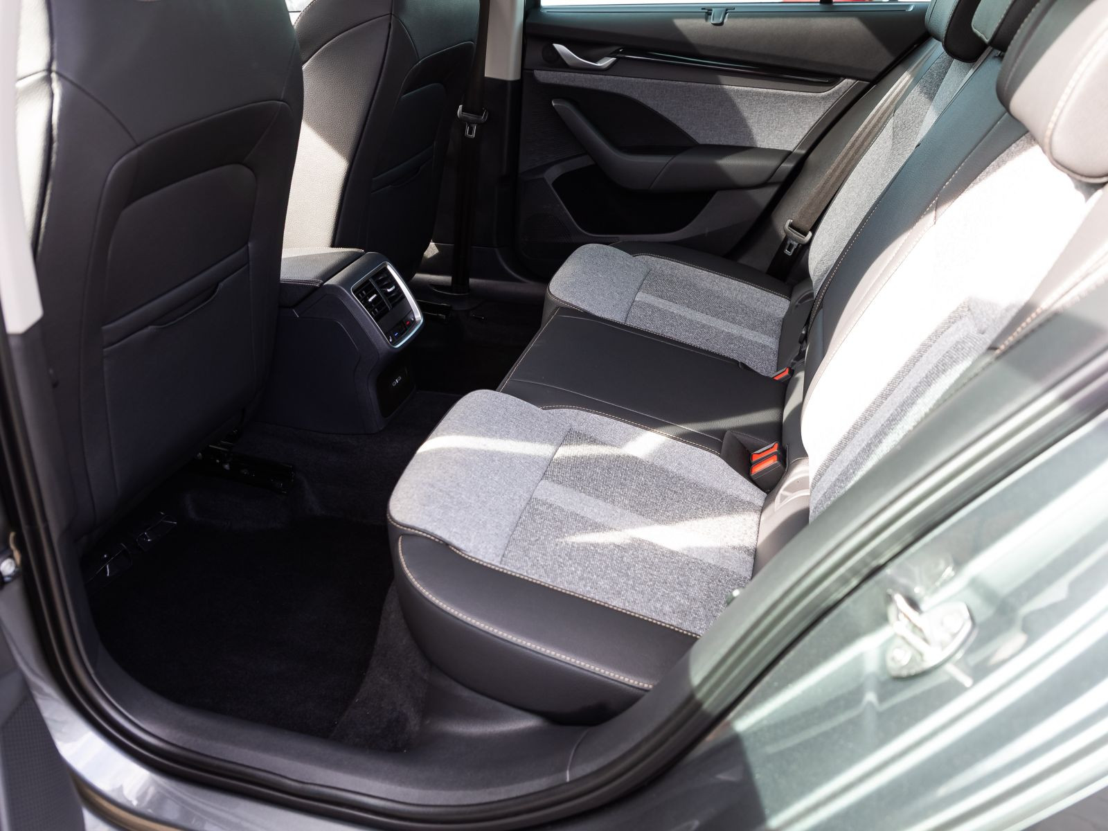 Skoda Octavia Combi Tour 2.0TDI 110kW ACC LED