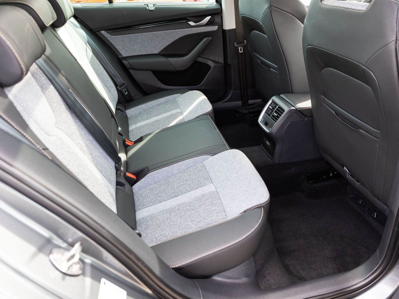 Skoda Octavia Combi Tour 2.0TDI 110kW ACC LED