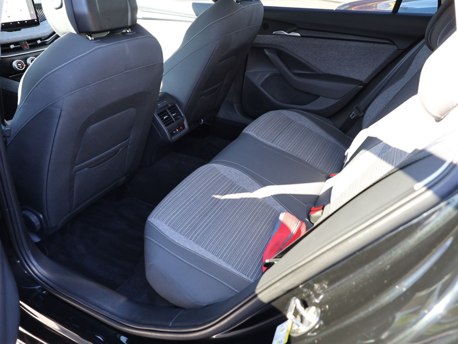 Skoda Superb Combi Selection 2.0 TDI LED ACC Navi AHK