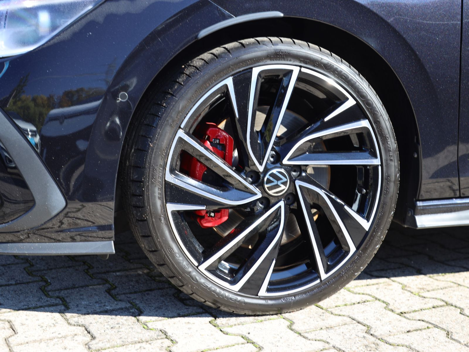 Volkswagen Golf VIII GTI 2.0 TSI DSG, Panoramadach, LED-Matrix, Soundsystem, Navi, Rückfahrkamera