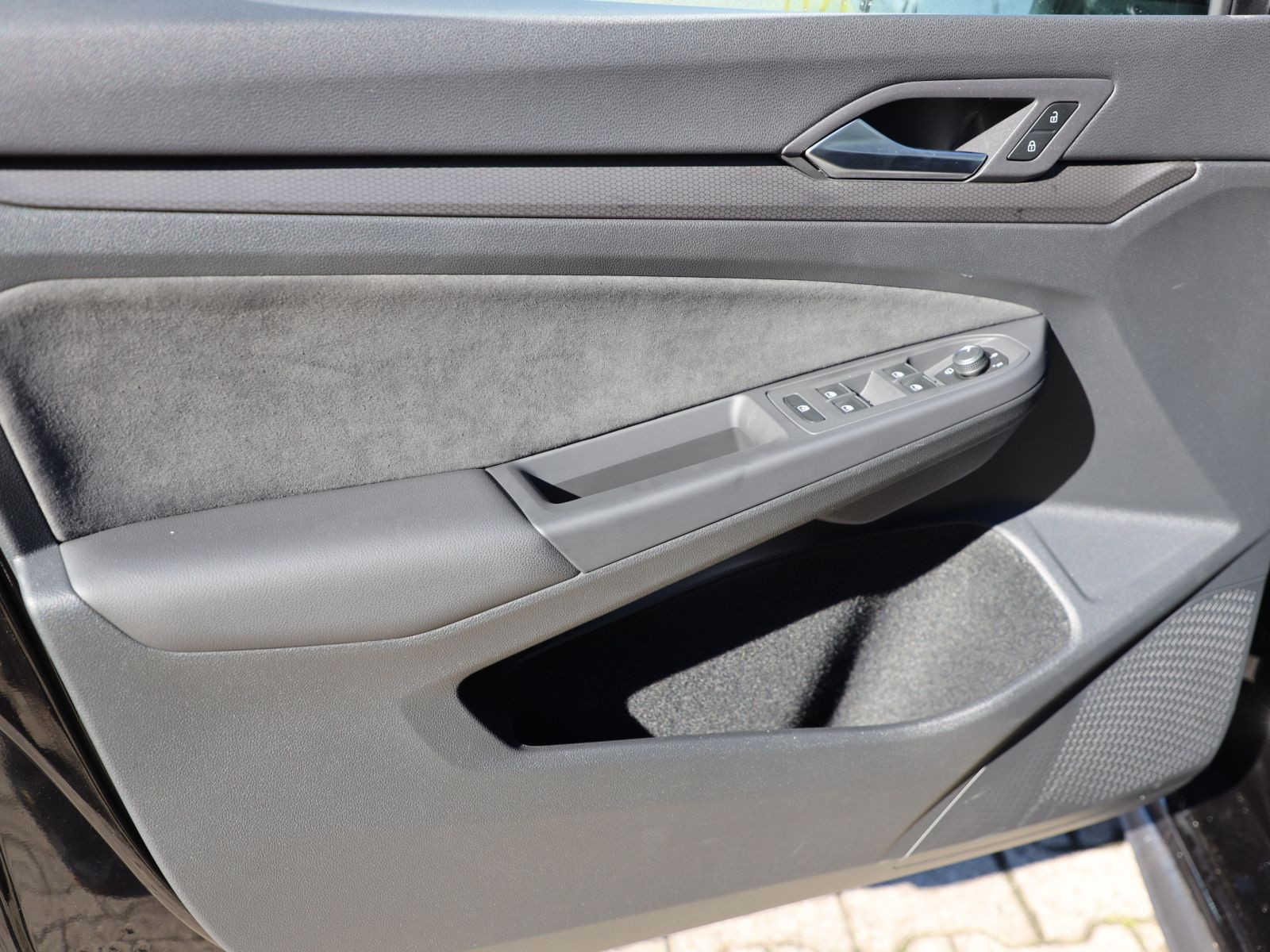Volkswagen Golf VIII GTI 2.0 TSI DSG, Panoramadach, LED-Matrix, Soundsystem, Navi, Rückfahrkamera