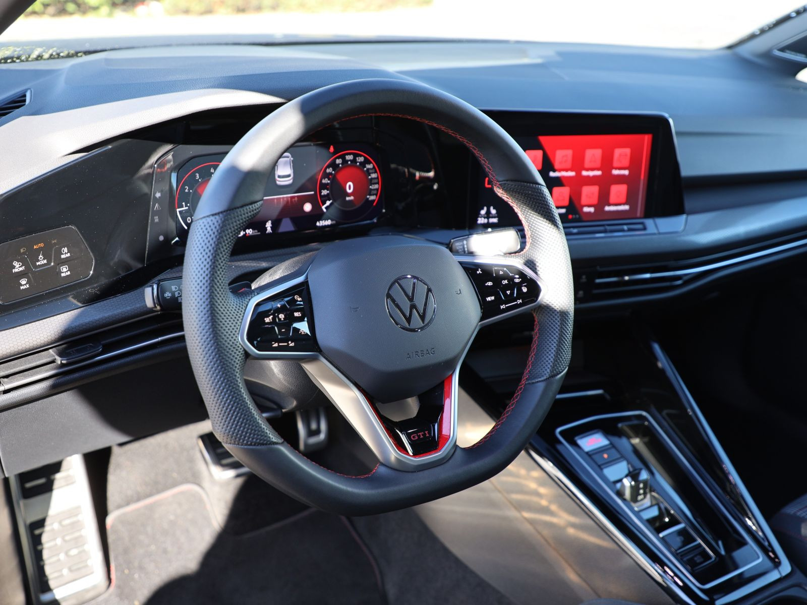 Volkswagen Golf VIII GTI 2.0 TSI DSG, Panoramadach, LED-Matrix, Soundsystem, Navi, Rückfahrkamera