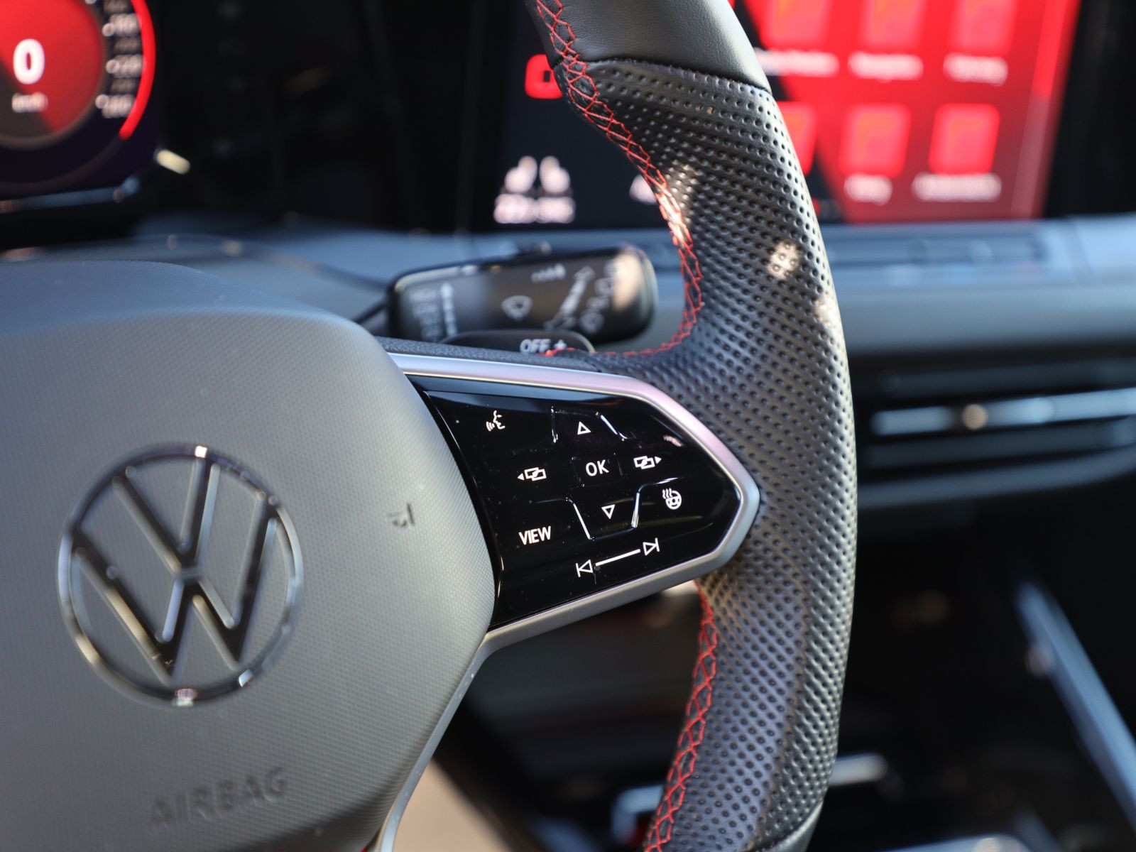 Volkswagen Golf VIII GTI 2.0 TSI DSG, Panoramadach, LED-Matrix, Soundsystem, Navi, Rückfahrkamera