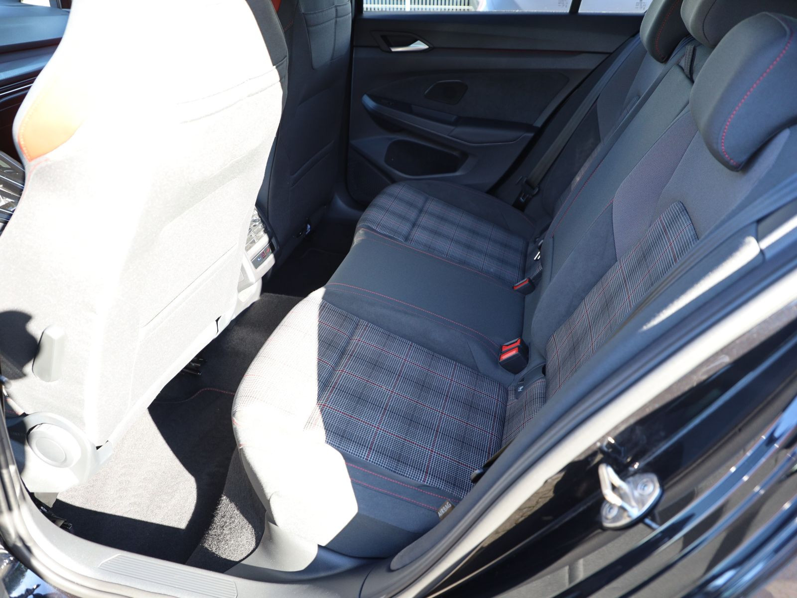Volkswagen Golf VIII GTI 2.0 TSI DSG, Panoramadach, LED-Matrix, Soundsystem, Navi, Rückfahrkamera