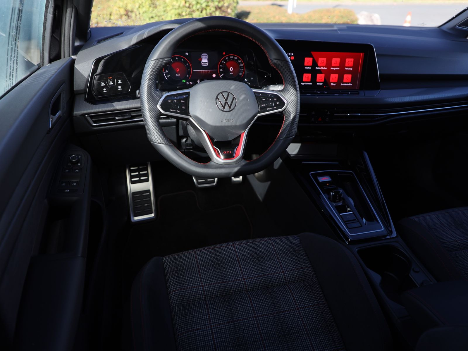 Volkswagen Golf VIII GTI 2.0 TSI DSG, Panoramadach, LED-Matrix, Soundsystem, Navi, Rückfahrkamera
