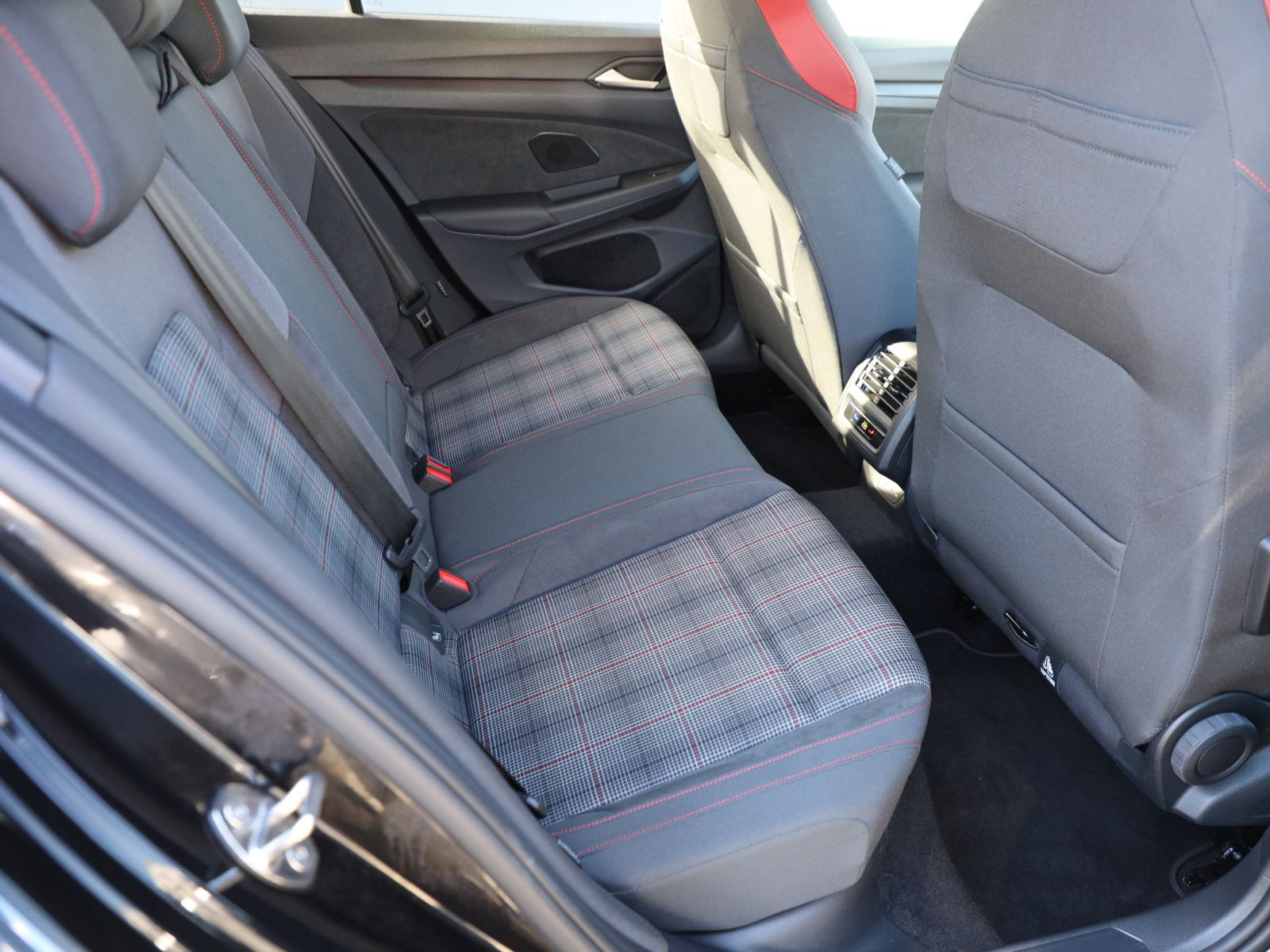 Volkswagen Golf VIII GTI 2.0 TSI DSG, Panoramadach, LED-Matrix, Soundsystem, Navi, Rückfahrkamera