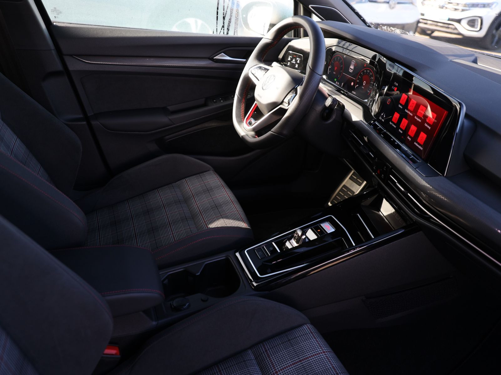 Volkswagen Golf VIII GTI 2.0 TSI DSG, Panoramadach, LED-Matrix, Soundsystem, Navi, Rückfahrkamera
