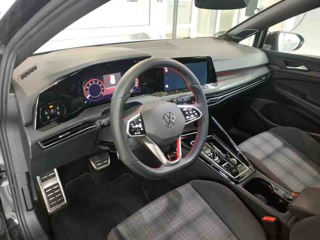 Volkswagen Golf VIII GTI 2.0 TSI DSG, Panoramadach, LED-Matrix, Soundsystem, Navi, Rückfahrkamera
