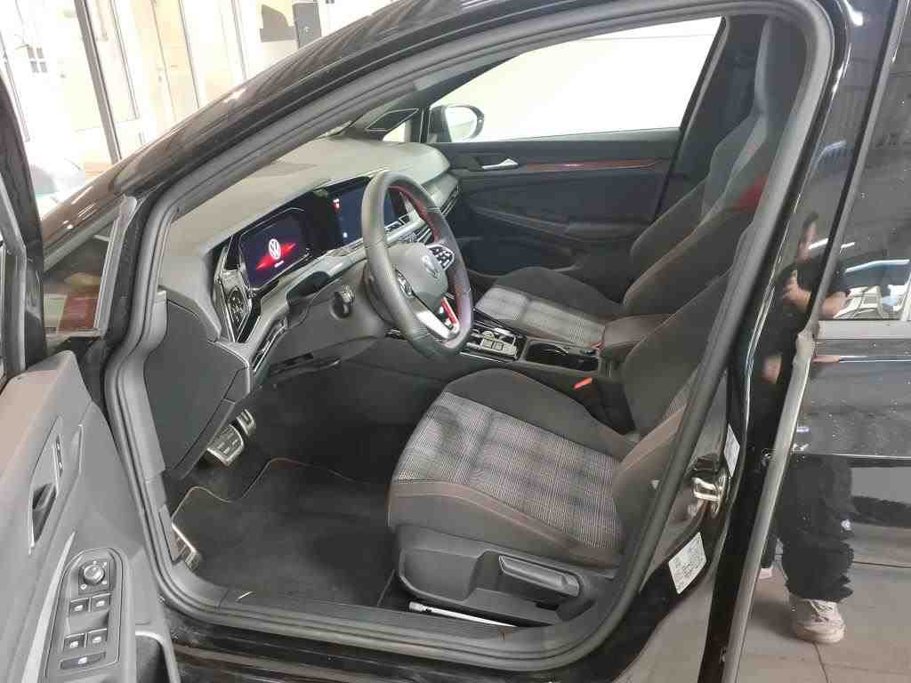 Volkswagen Golf VIII GTI 2.0 TSI DSG, Panoramadach, LED-Matrix, Soundsystem, Navi, Rückfahrkamera