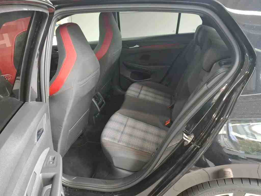 Volkswagen Golf VIII GTI 2.0 TSI DSG, Panoramadach, LED-Matrix, Soundsystem, Navi, Rückfahrkamera
