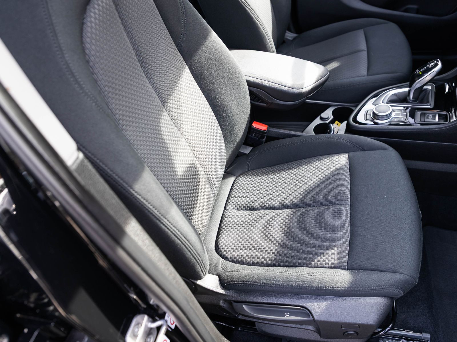 BMW Avtive Tourer 218d Advantage 110kW AHK NAVI
