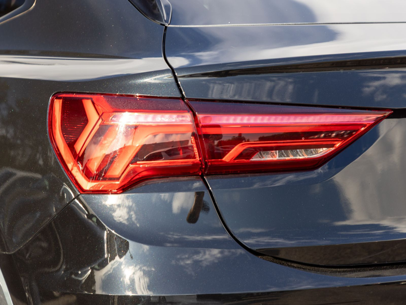 Audi Q3 Sportback S line 45TFSIe Stronic Navi LED AHK