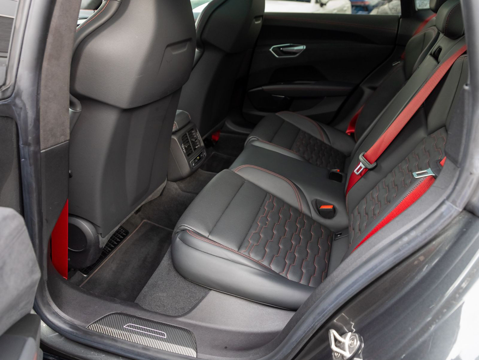 Audi RS e-tron GT Navi Matrix HuD AIR Panorama Standklima