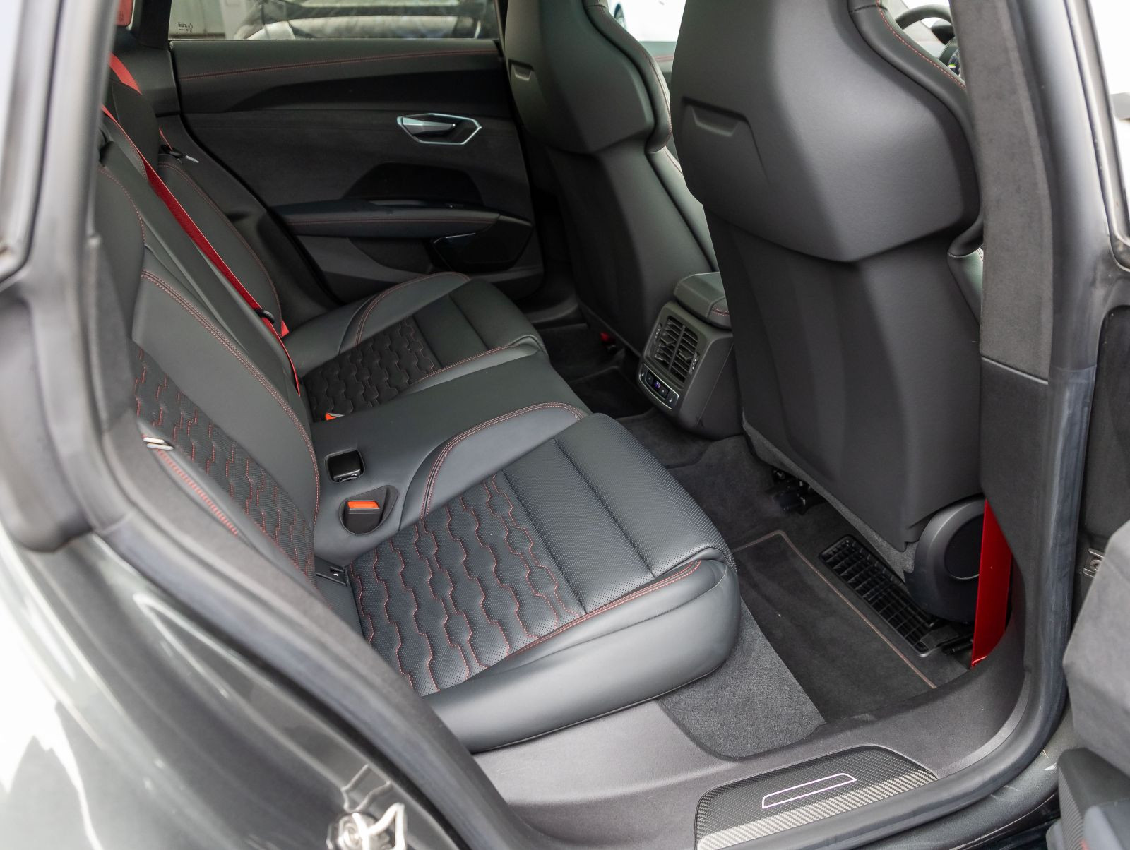 Audi RS e-tron GT Navi Matrix HuD AIR Panorama Standklima