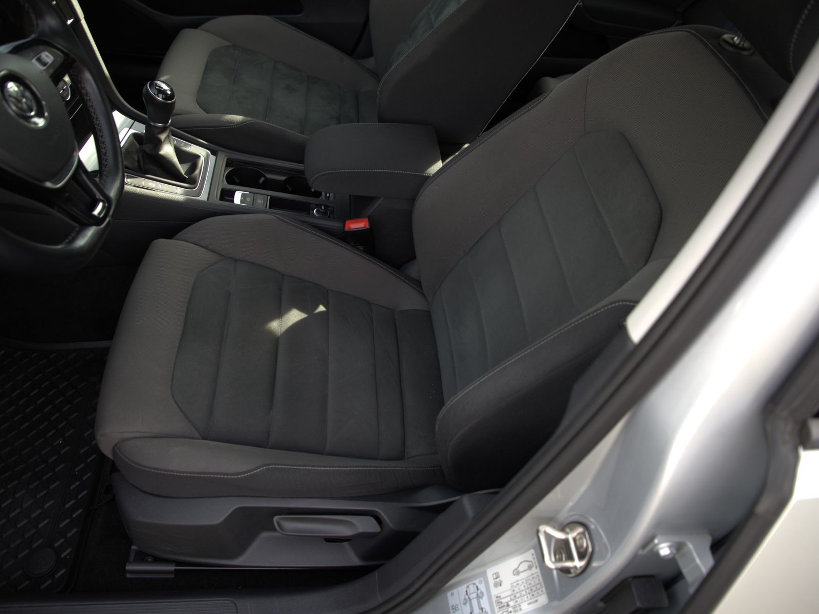 Volkswagen Golf VII 1.5 TSI Highline, Navi, LED, Parkpilot, Klima