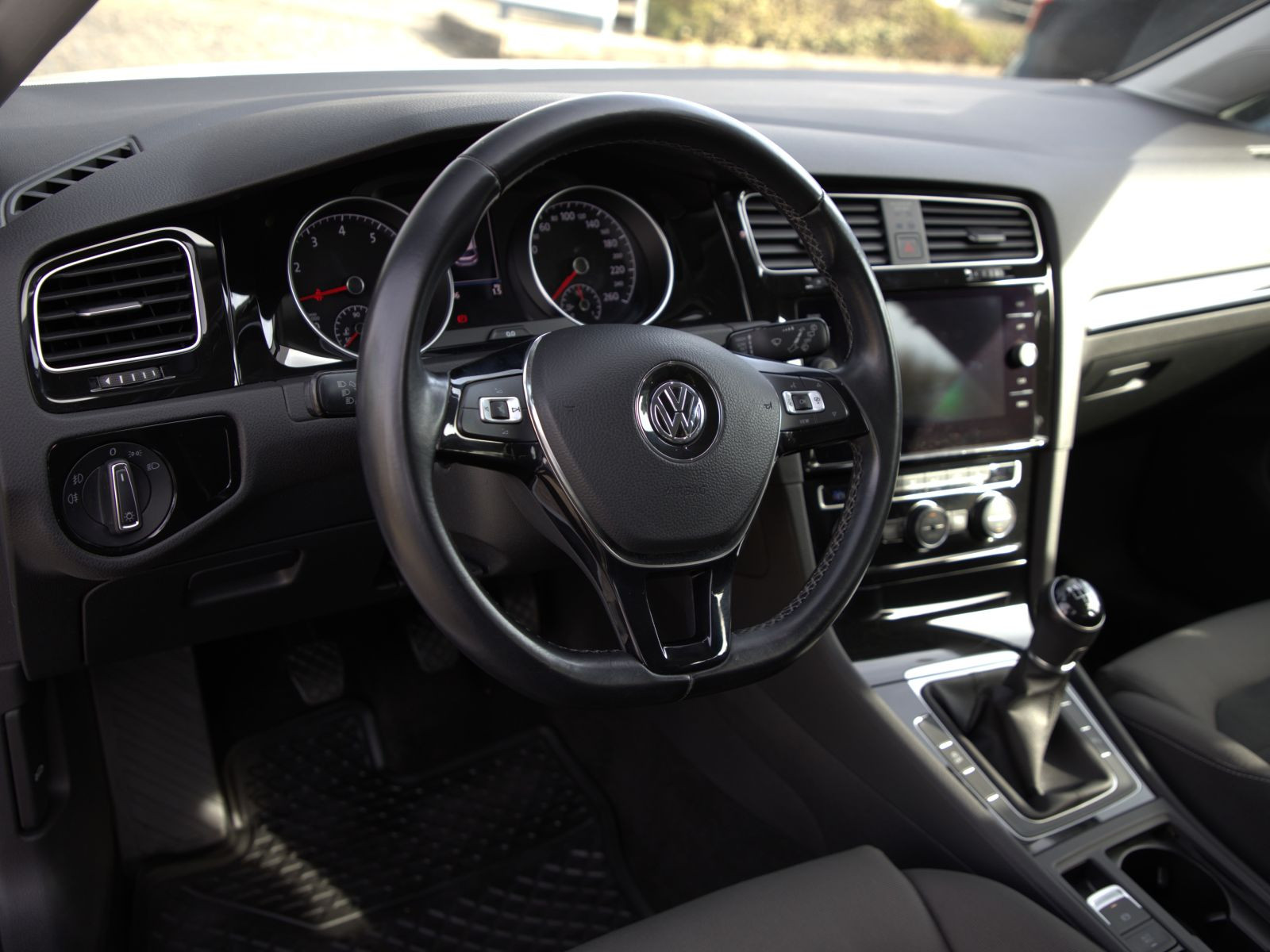 Volkswagen Golf VII 1.5 TSI Highline, Navi, LED, Parkpilot, Klima