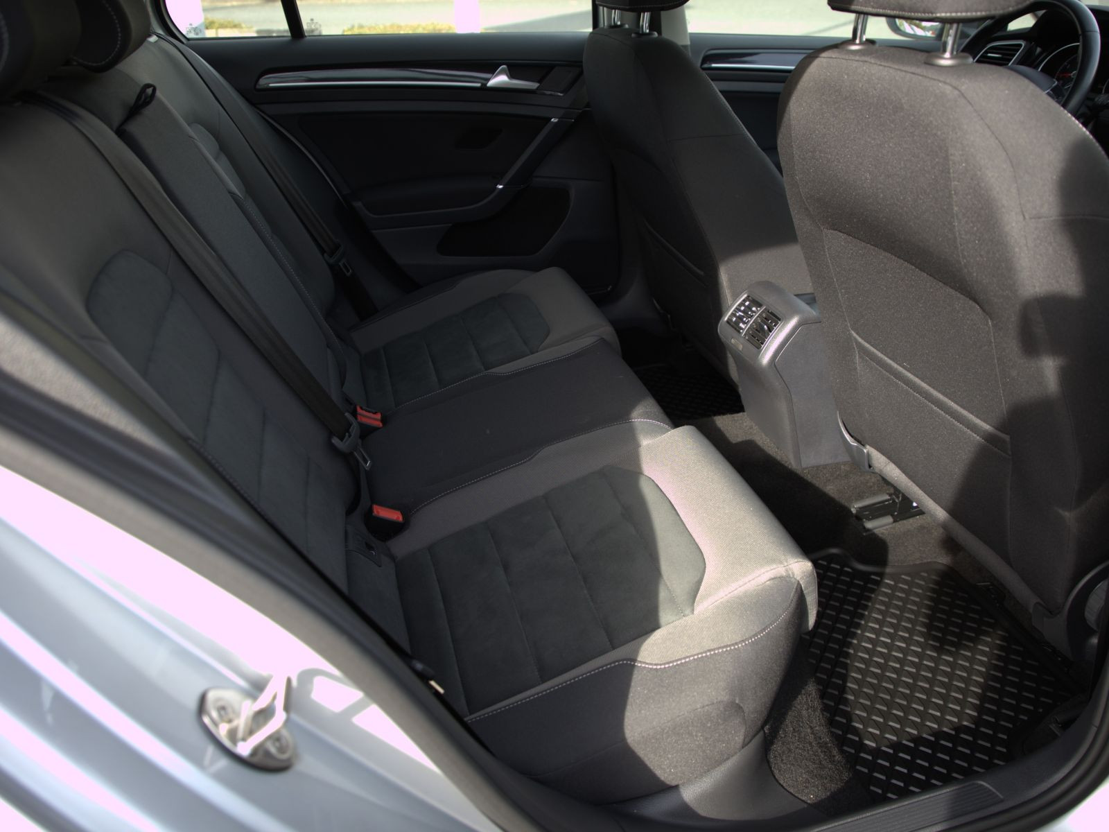 Volkswagen Golf VII 1.5 TSI Highline, Navi, LED, Parkpilot, Klima