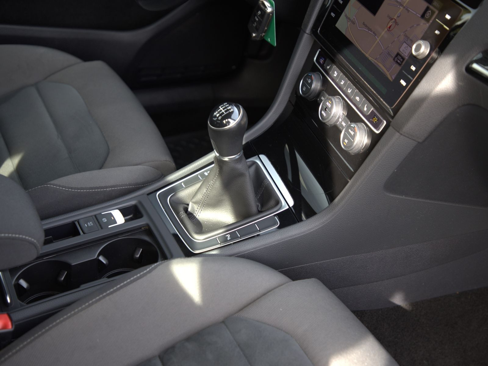 Volkswagen Golf VII 1.5 TSI Highline, Navi, LED, Parkpilot, Klima