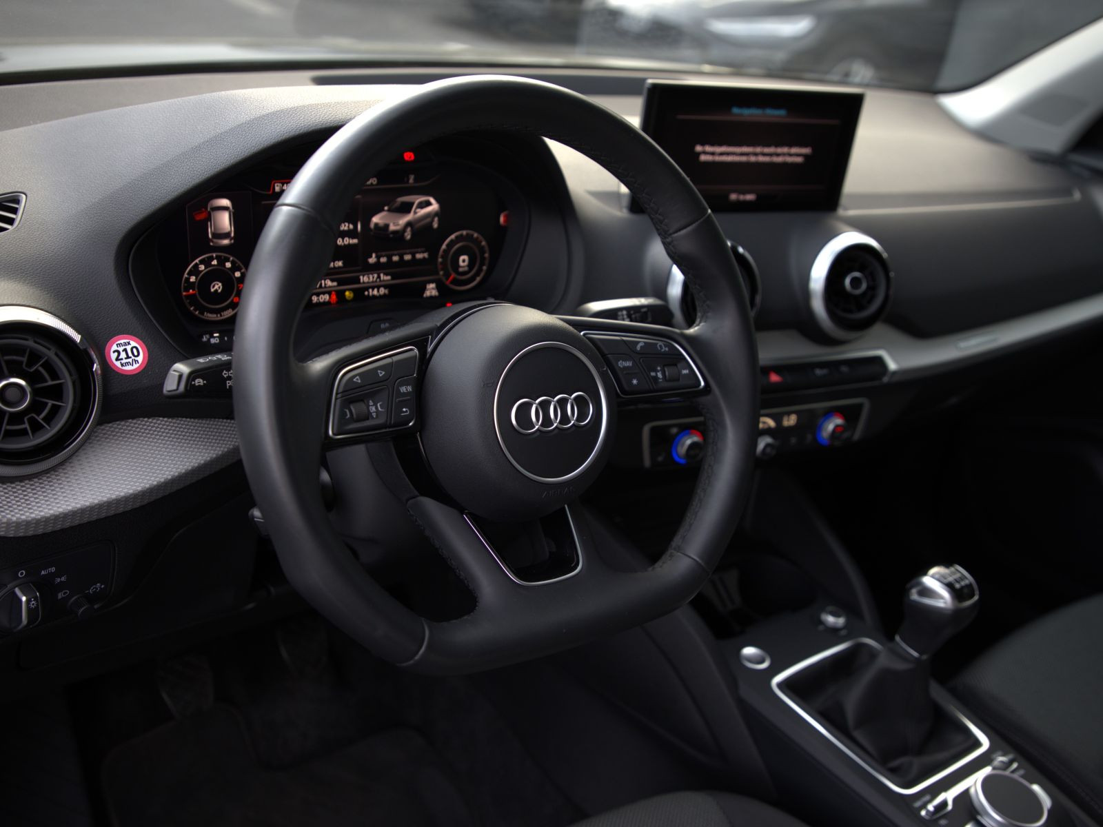 Audi Q2 S line 30TFSI LED Pano DAB EPH CarPlay AHK
