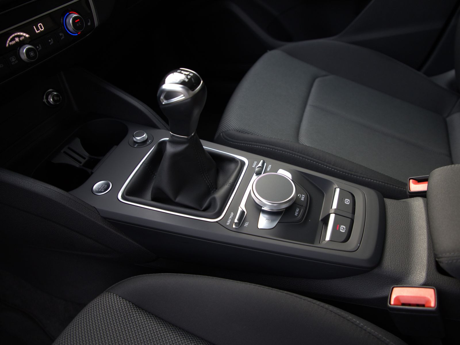 Audi Q2 S line 30TFSI LED Pano DAB EPH CarPlay AHK