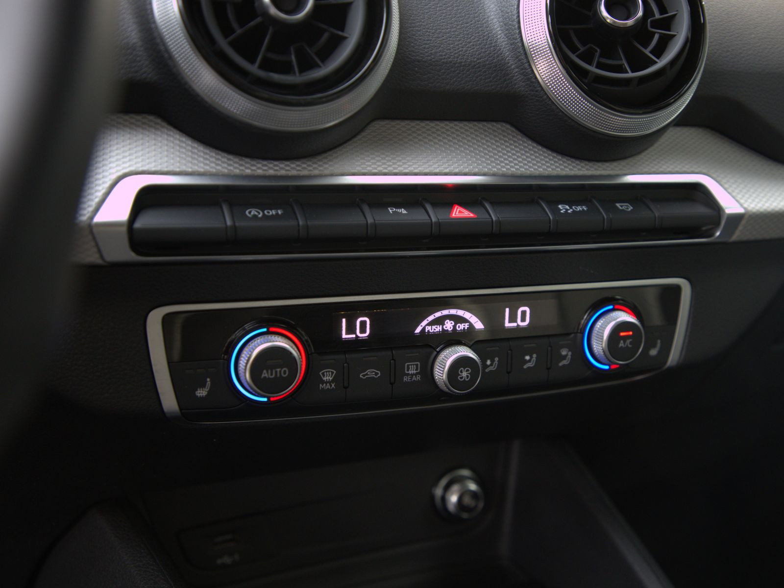 Audi Q2 S line 30TFSI LED Pano DAB EPH CarPlay AHK
