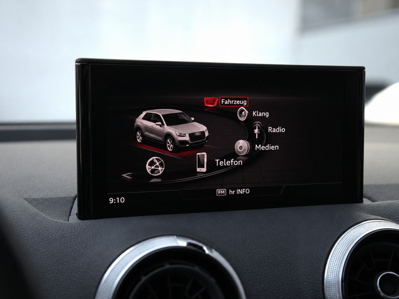 Audi Q2 S line 30TFSI LED Pano DAB EPH CarPlay AHK