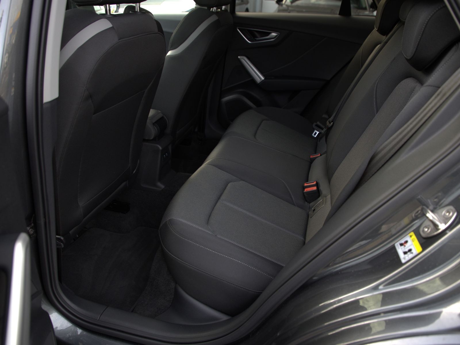 Audi Q2 S line 30TFSI LED Pano DAB EPH CarPlay AHK