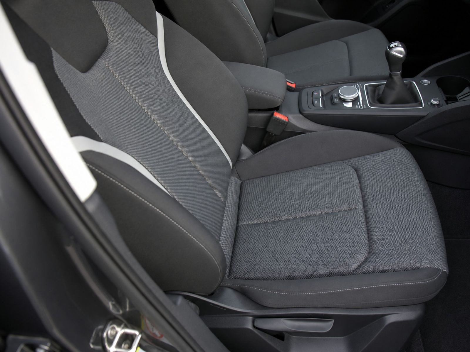 Audi Q2 S line 30TFSI LED Pano DAB EPH CarPlay AHK