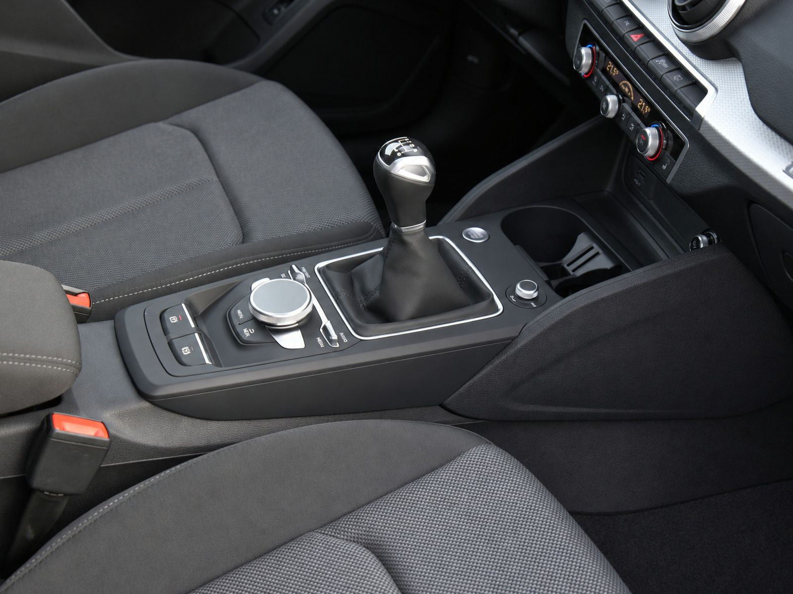 Audi Q2 S line 30TFSI LED Pano DAB EPH CarPlay AHK