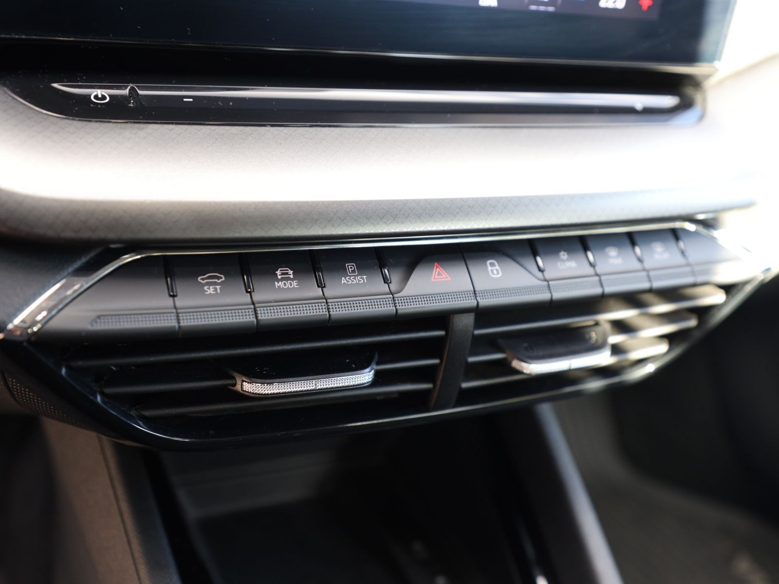 Skoda Octavia Combi Ambition 1.5TSI ACC Navi AHK LED