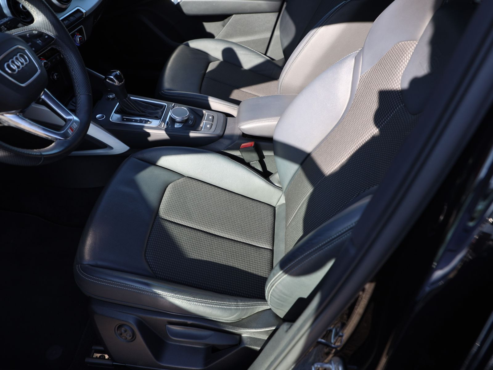 Audi Q2 S line 40TFSI qu Stronic Navi Matrix Panorama