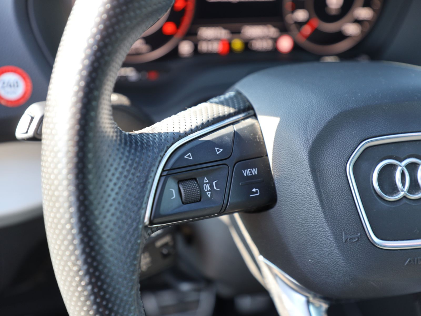 Audi Q2 S line 40TFSI qu Stronic Navi Matrix Panorama