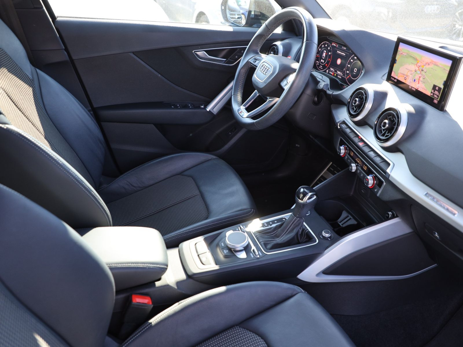 Audi Q2 S line 40TFSI qu Stronic Navi Matrix Panorama